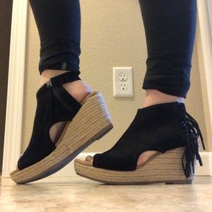 Minnetonka Women's Blaire Wedge Sandals